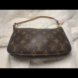 ✨AUTHENTIC Louis Vuitton Pochette Accesoires✨